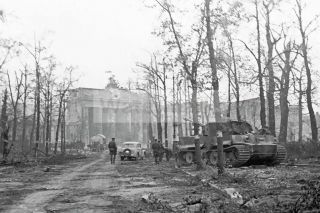 Ww2 Photo German Tank Pz.  Kpfw.  Vi " Tiger " At The Brandenburg Gate In Berlin 616