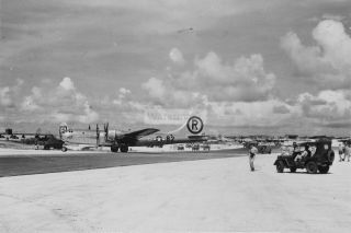 Ww2 Photo American Bomber B - 29 " Enola Gay " At The Airfield On The Day Of Re 1219