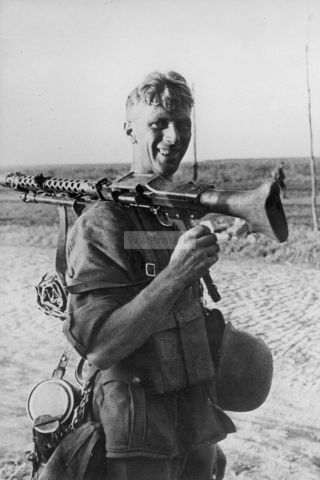 Ww2 Photo German Machine Gunner,  Armed With A Mg 34 Machine Gun,  In Ukrain 1052