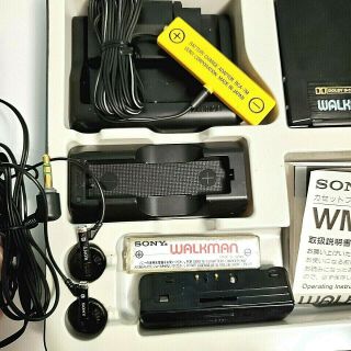 Vintage Rare SONY WM 550C Walkman Cassette Player Metal Case Orig Box 1988 2