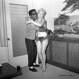 1959 Bunny Yeager Estate Negative Sammy Davis Jr.  And Maria Stinger In Bikini Nr