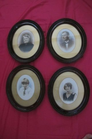 Set Of 4 X Vintage Framed Family Portrait Prints In Oval Wooden Frames