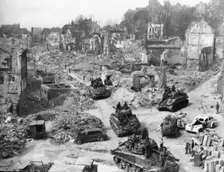 Wwii Photo American Tanks Sherman And Local Residents At The Ruins World War 31b