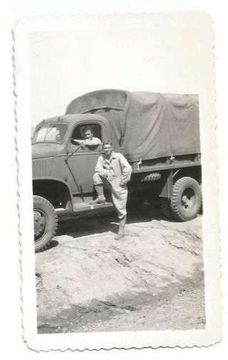Ww2 Photo - Soldiers And A Truck At Camp Campbell - 1942
