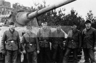 Ww2 Photo Tankers Of The 503rd Heavy Tank Battalion At The " King Tiger " Ta 1025