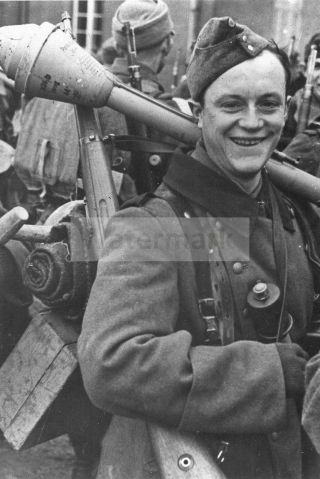 Ww2 Photo German Soldier Before Being Sent To The Front Line Of The Easter 1135