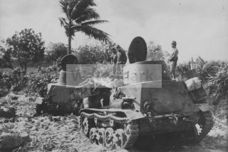 Ww2 Photo Japanese Soldiers Next To Two Type 94 Wedges In The Philippines 548