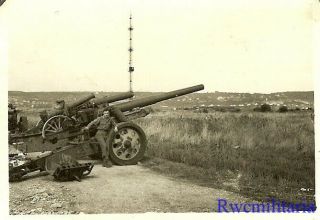WAR BOOTY US Army Soldier Posed by Captured German sFH.  18 15cm Artillery Gun 2