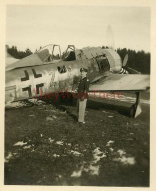 Wwii Photo - Us Gi W/ Captured German Focke Wulf Fw 190 Fighter Plane (no.  2) - 1