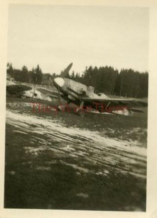 Wwii Photo - Us Gi View Of Captured German Messerschmitt Me 109 Fighter Plane - 1