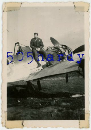 Wwii Us Gi Photo - 60th Infantry Regiment Gi On Us Captured German Fw 190 - Top