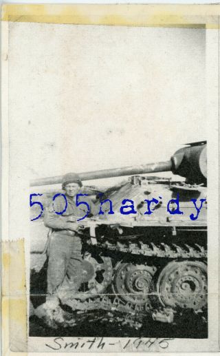 WWII US GI Photo - 81st Engineer GIs On US Captured German Panther Tank w/ MP44 2