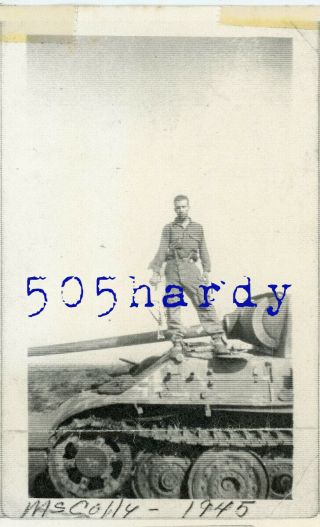 WWII US GI Photo - 81st Engineer GIs On US Captured German Panther Tank w/ MP44 3