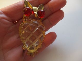 VINTAGE 1940 ' S SIGNED CORO JELLY BELLY FIGURAL OWL BROOCH PIN LUCITE 2