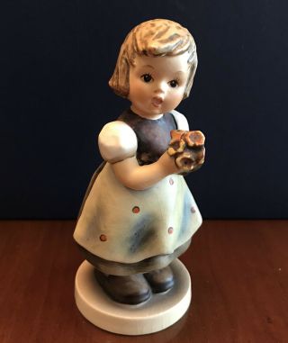 Vintage 1963 Goebel Hummel For Mother Girl W/flowers 5 " Figurine 257 |