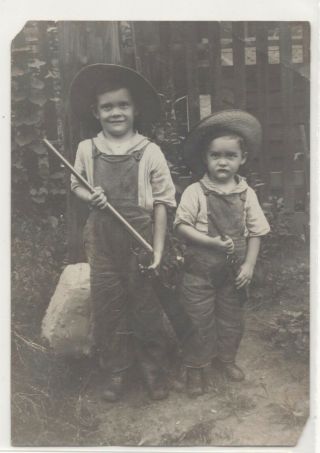 Antique 4 " X5.  5 " Photo Of Little Boys With Daisy Markham King Model D Bb Gun