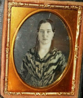 1/9th Size Daguerreotype Image Of Young Lady In A Full Case