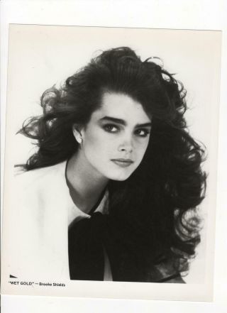 Brooke Shields In Wet Gold 1984 Alluring Pose Portrait Vintage Photo 343