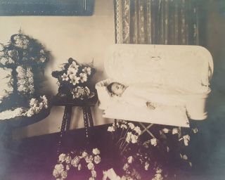 Antique Photo 1914 Post Mortem Child Lying In White Coffin Flowers Framed