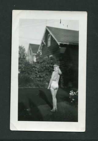 Pretty Girl In Swimsuit Betty Grable Wwii Pin Up Pose Vintage Photo 452086