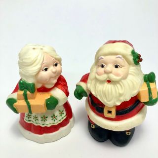 Hallmark Christmas Santa & Mrs Claus Salt & Pepper Shakers Plastic Vintage 1977