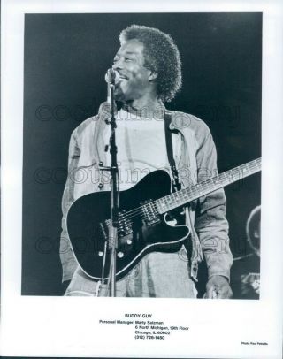 Press Photo Chicago Blues Musician Buddy Guy With Electric Guitar On Stage
