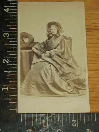 Unusual Cdv Civil War Era Pretty Women Large Top Hat On Table