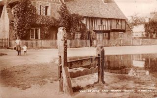 Postcard Herts Aldbury Old Stocks & Manor House