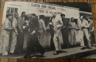 Vintage 1944 Wwii Real Photo Post Card - Soldiers Outside An Iowa Canteen