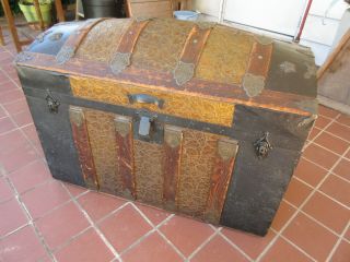 Vintage Victorian Dome Camel Humpback Top Steamer Chest Trunk W/ Tray