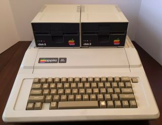 Vintage Apple Iie 2e Computer With 2 Disk Ii Drives Rare