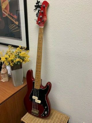 Vintage Hondo Fame Series 830 Bass Guitar