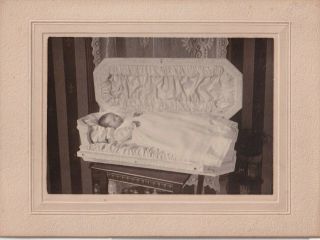 Dc7 Vintage Cabinet Photo 6x8 Bedford Iowa - Sad Post Mortem Baby In Open Coffin