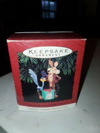1994 Hallmark Keepsake Ornament Looney Tunes Road Runner Wile E Coyote