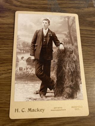 Antique Cabinet Card Photo Hc Mackey,  Medford Young Man In Suit With Backdrop