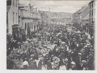 OLD CROWD SCENE CARD PADDYS MARKET COAL QUAY CORK IRELAND 1909 IRISH 2