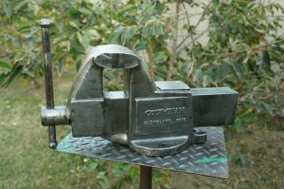 Vintage Columbian 504 1/2 Machinist Vise,  4.  5  Jaws,  52 Lbs Vice Cleveland,  Ohio