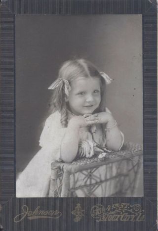1890s CABINET CARD PHOTO SIOUX CITY IA YOUNG GIRL PORTRAIT ALL SMILES & CURLS 2