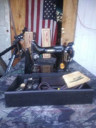 Vintage Singer Portable Sewing Machine 221 - 1 With Buttonholer