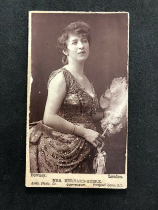 Victorian Carte De Visite Cdv Downey: Actress Mrs Bernard - Beere: Feather Fan