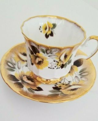 Elizabethan Tea Cup And Saucer Yellow Heavy Gold Gilt Teacup England 1940 