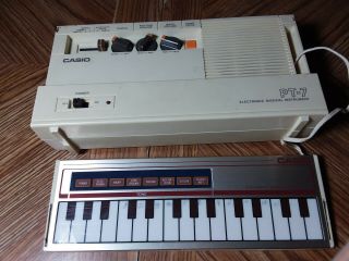 Casio Pt - 7 Mini Micro Keyboard Synthesizer.  Electronic Musical Instrument Vintage