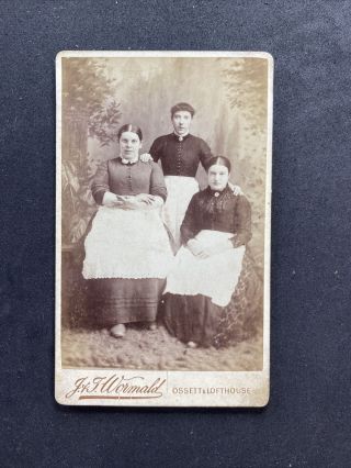 Victorian Carte De Visite Cdv: Ladies Rare White Aprons Maids?: Wormald: Ossett