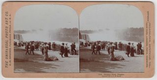 Usa Stereoview - Niagara Falls And Sightseers At Prospect Point By Universal Photo