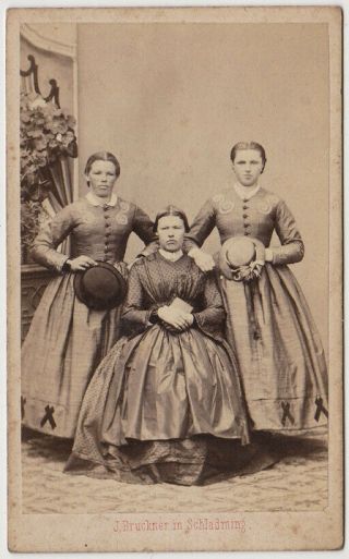1860s Cdv Three Ladies In Sunday 