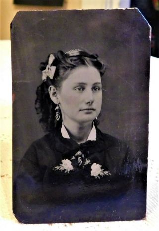 ANTIQUE 1860 ' S THRU 1870 ' S TINTYPE PHOTOGRAPH - WOMAN WEARING EARRINGS 2