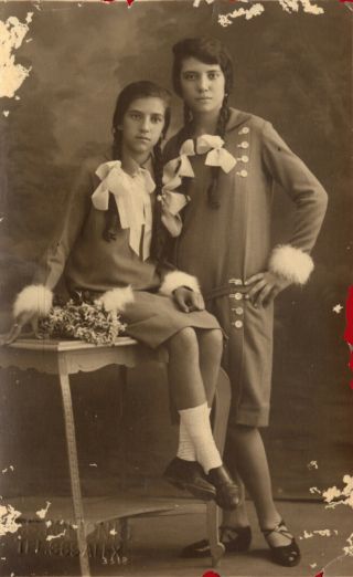 15810 Alexandria Egypt 1925.  Two Girls / Dedication.  Photo Pc Size.  Milionis