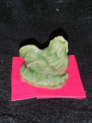 WADE Made in England Porcelain Pottery Green CHICKEN HEN ON NEST Miniature ❤️m9 3