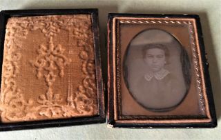 Vintage Antique Tintype Photo Portrait Of A Young Man Wearing A White Collar