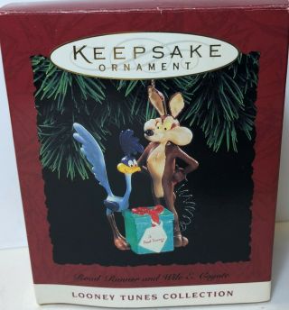 1994 Hallmark Keepsake Ornament Looney Tunes Road Runner & Wile E Coyote